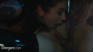 Deeper. Joanna Näyttää Evelynille, Että On Paljon Enemmän